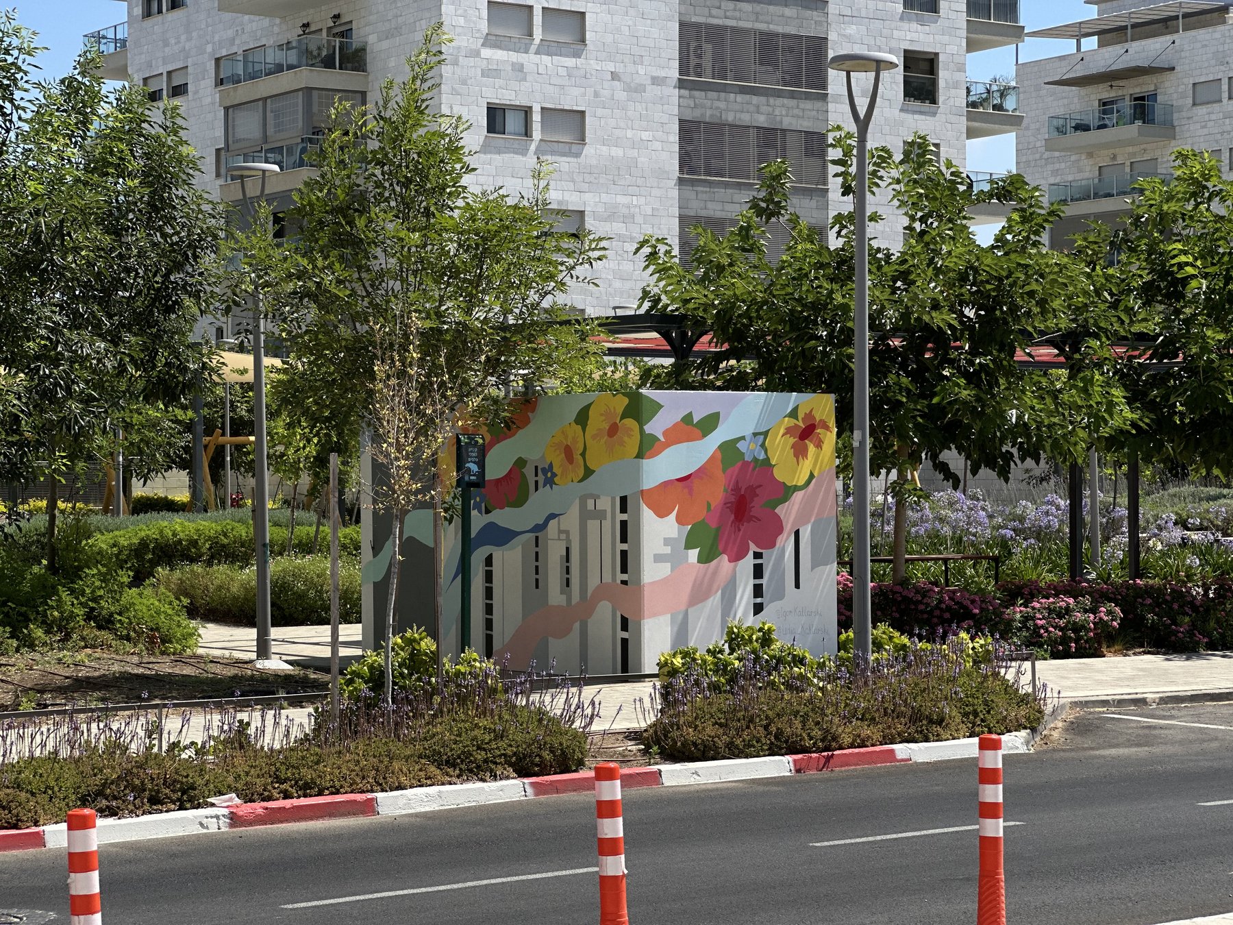 Painted shelter, Israel